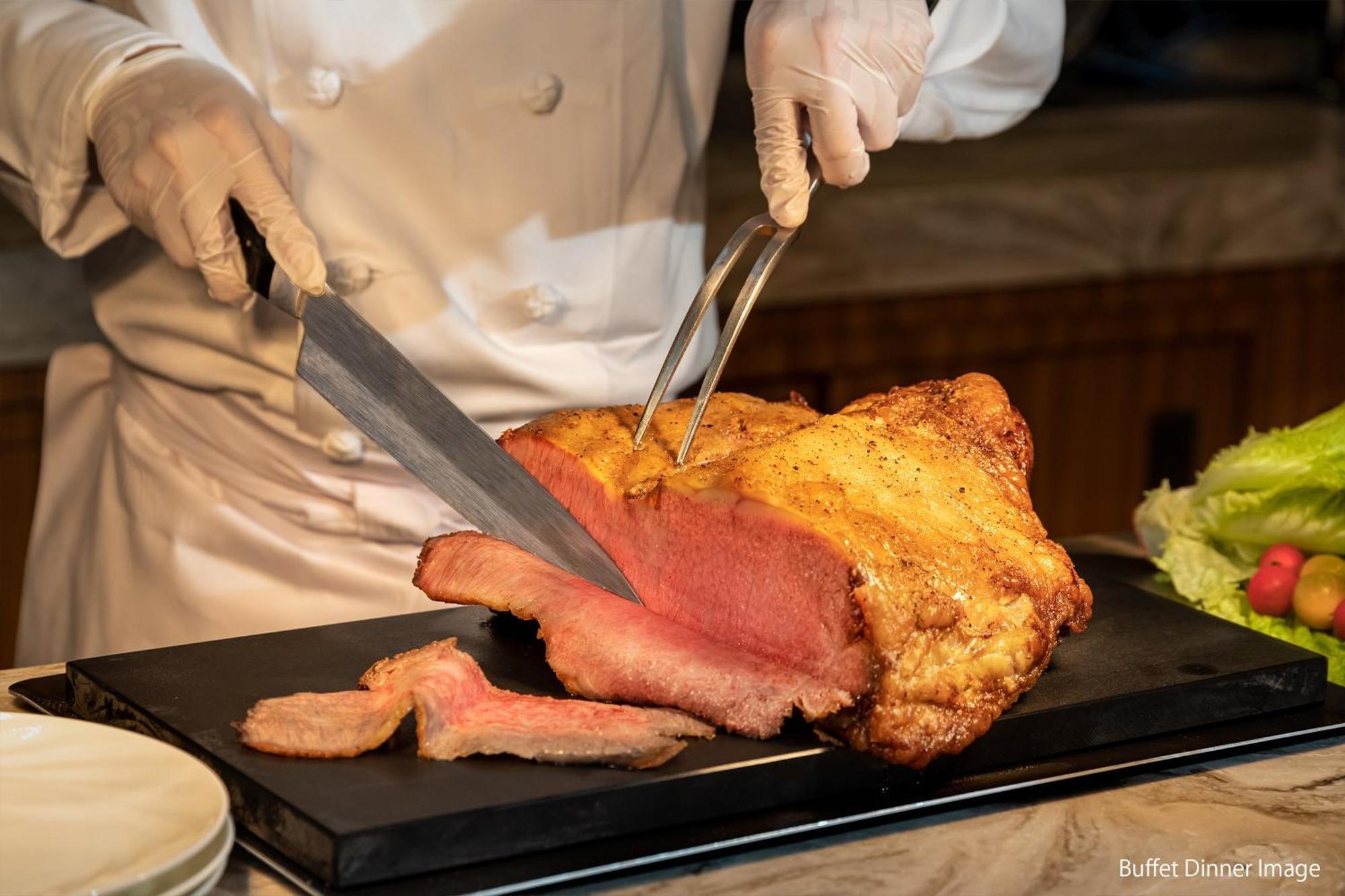 Hida Takayama Onsen Takayama Green Hotel Keio Group Hotels Exterior foto A chef carving a roast
