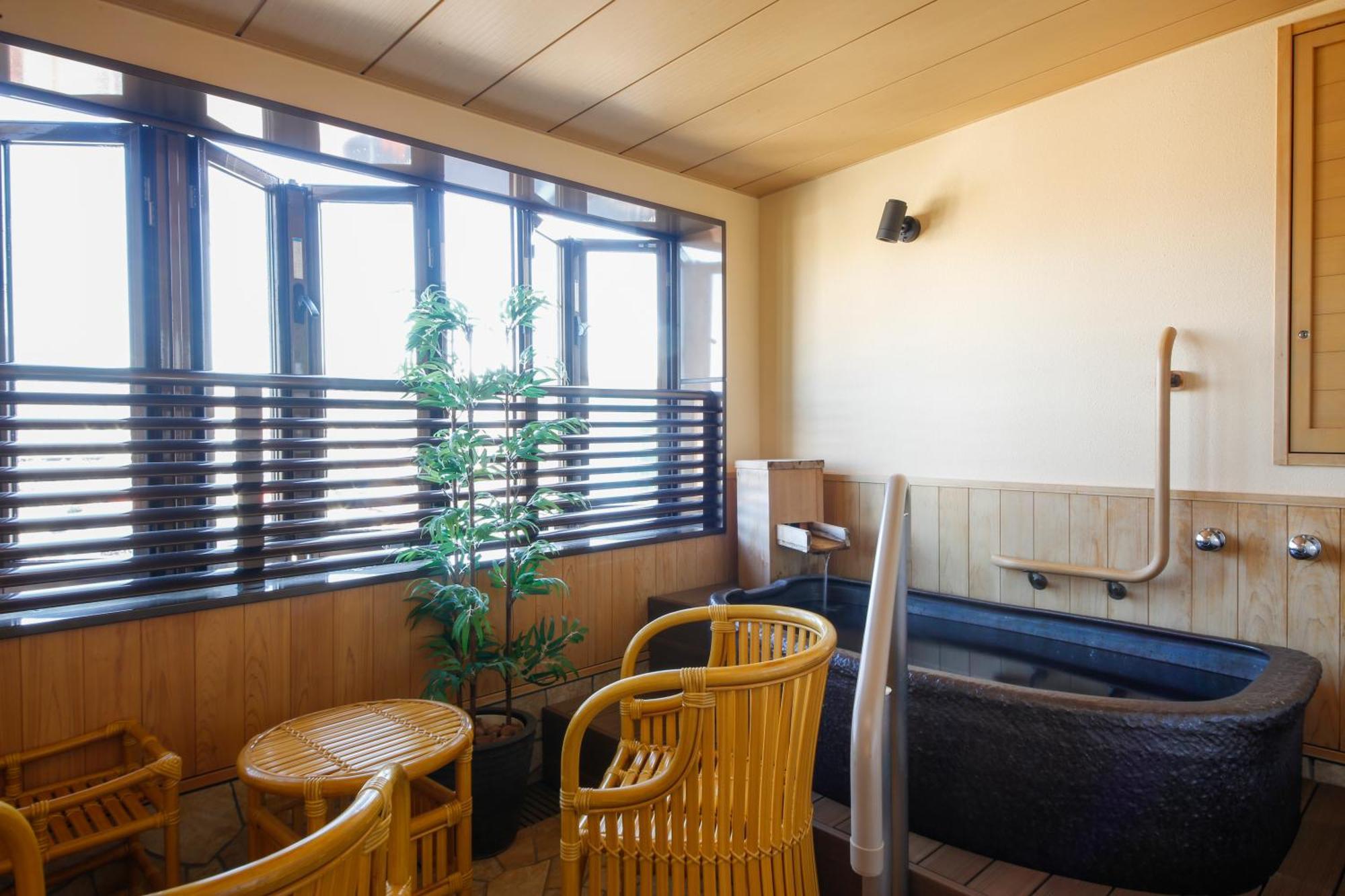 Hida Takayama Onsen Takayama Green Hotel Keio Group Hotels Exterior foto A private onsen bath